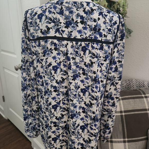 Talbots blue and white floral blouse - Picture 4 of 5